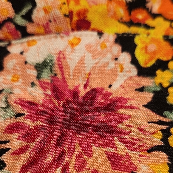 Floral Print Bra Top With Cutout - Picture 6 of 6